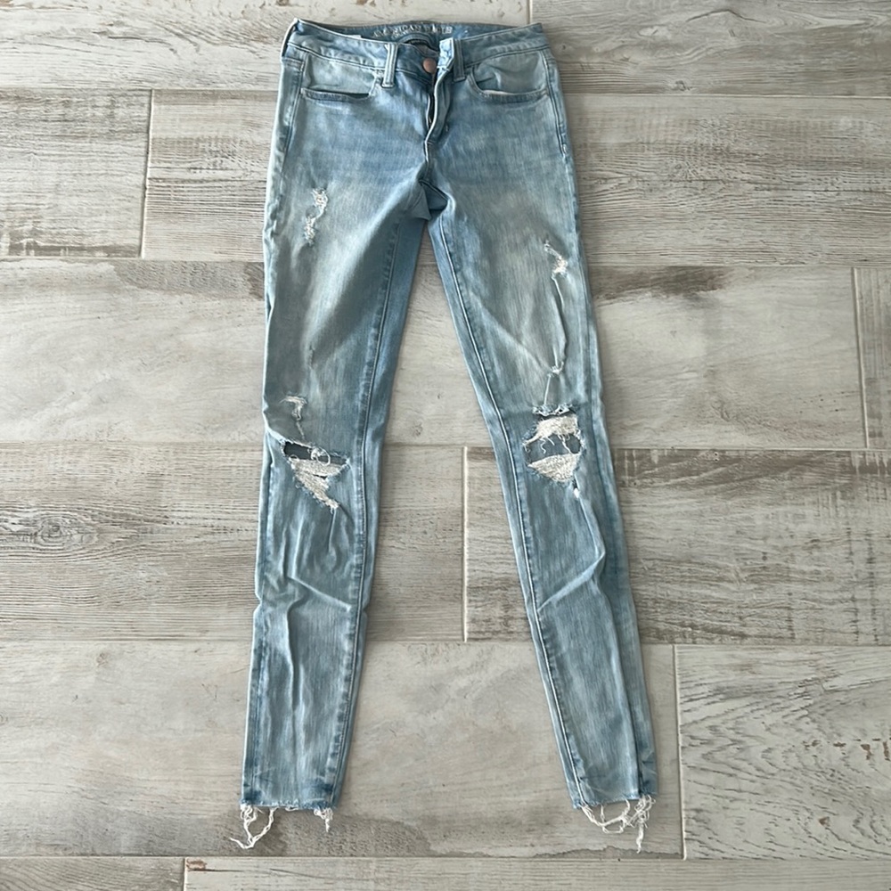 American Eagle light wash ripped skinny jeans size 2 x-long